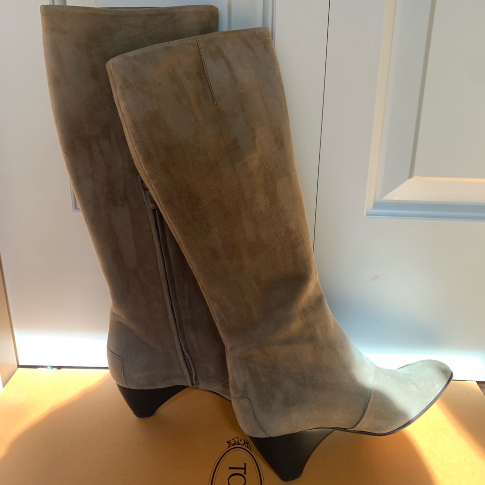 Tod’s wood heel suede high point boots